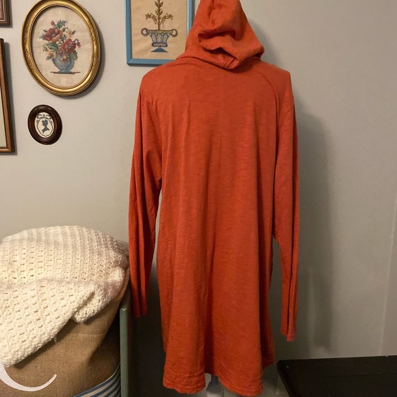 LOGO by Lori Goldstein long sleeve slub knit hoodie with hi/low hemline - Picture 4 of 5